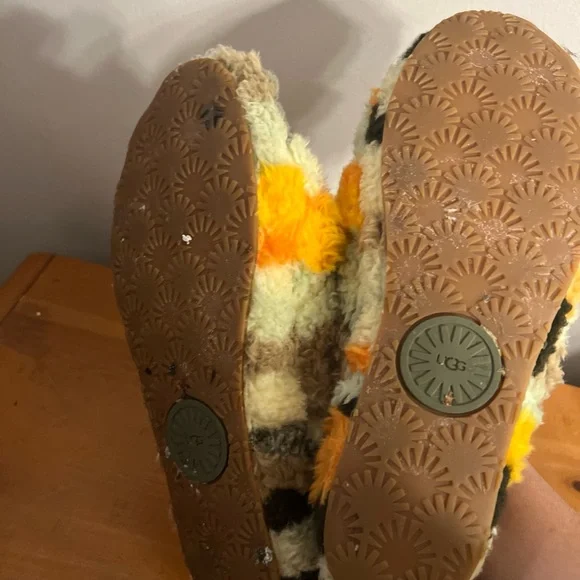 UGG Fluff Yeah Slide Cali Collage
Sheepskin Sandals Womens Sz 10
Elastic Strap - Picture 7 of 9